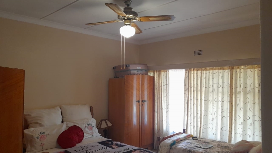 5 Bedroom Property for Sale in Hartbeesfontein North West